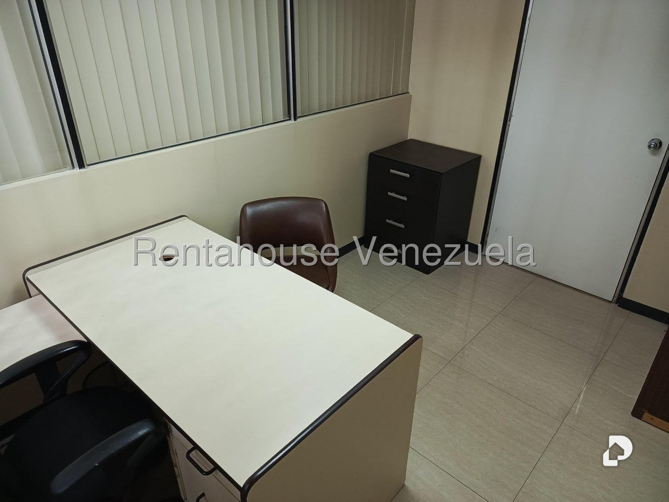 Local comercial en Parroquia La Candelaria, Caracas – 30