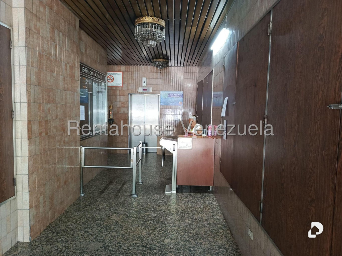 Local comercial en Parroquia La Candelaria, Caracas – 2