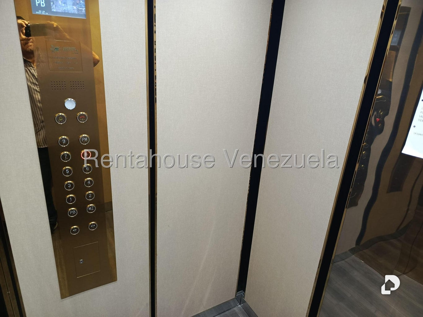 Local comercial en Parroquia La Candelaria, Caracas – 4