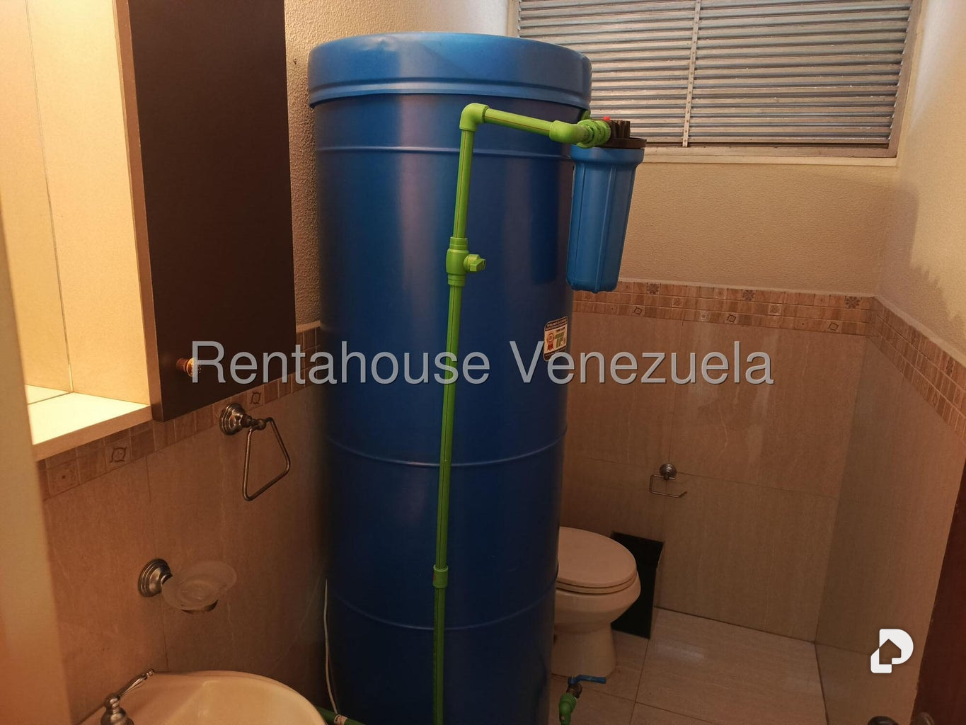 Local comercial en Parroquia La Candelaria, Caracas – 26