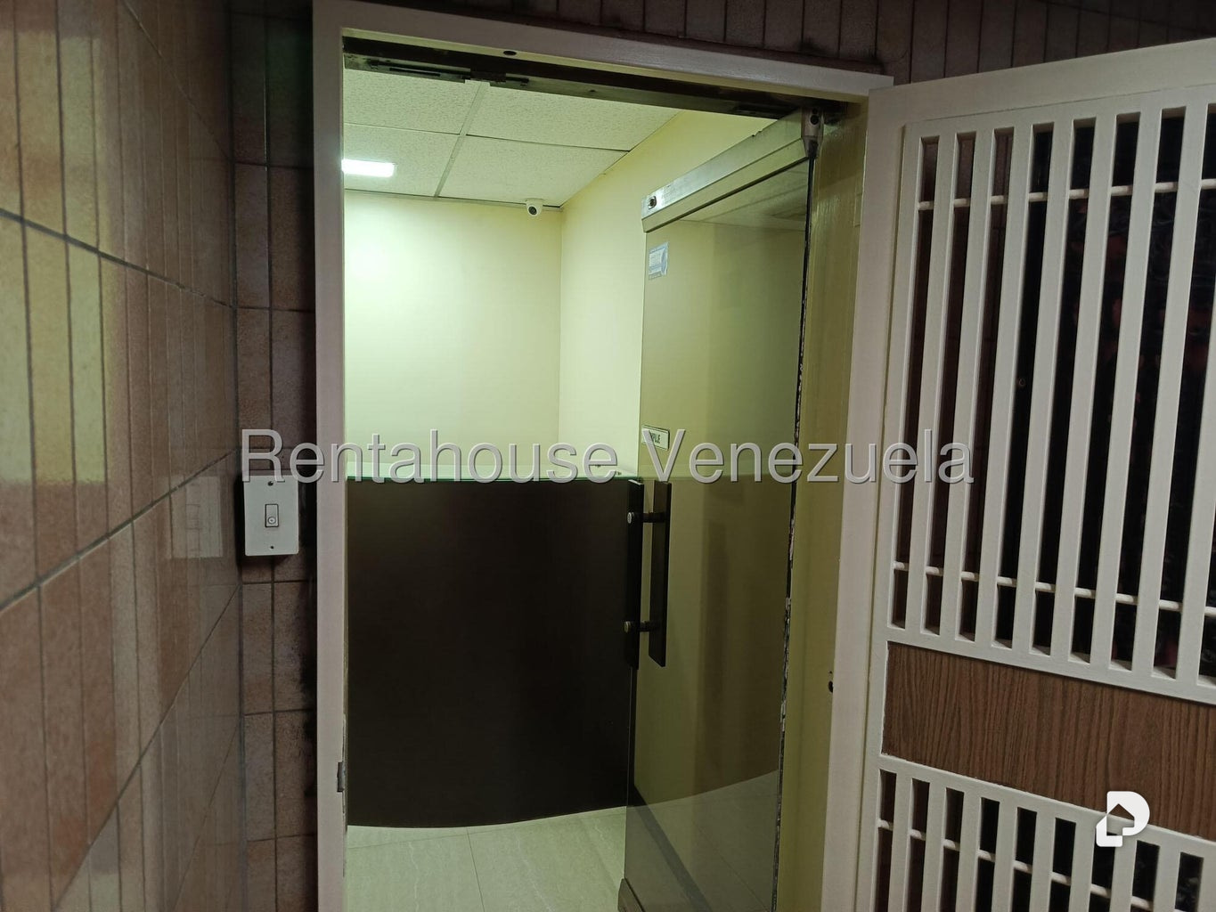 Local comercial en Parroquia La Candelaria, Caracas – 7