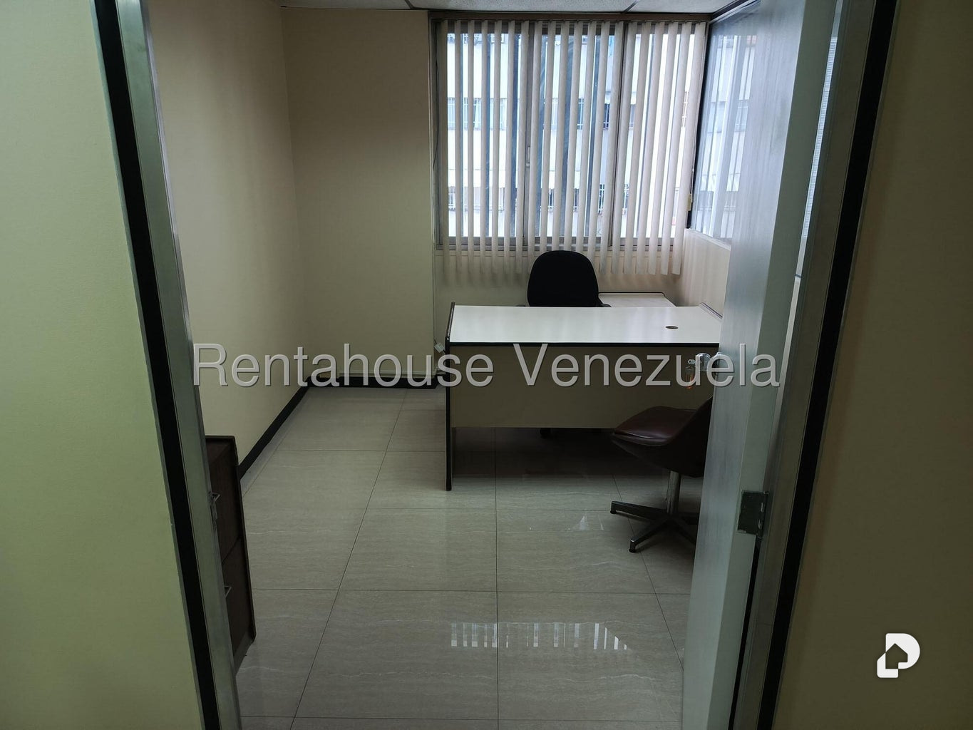 Local comercial en Parroquia La Candelaria, Caracas – 28