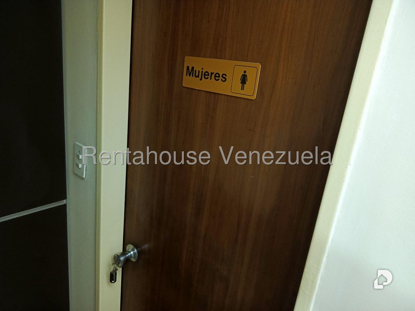 Local comercial en Parroquia La Candelaria, Caracas – 21