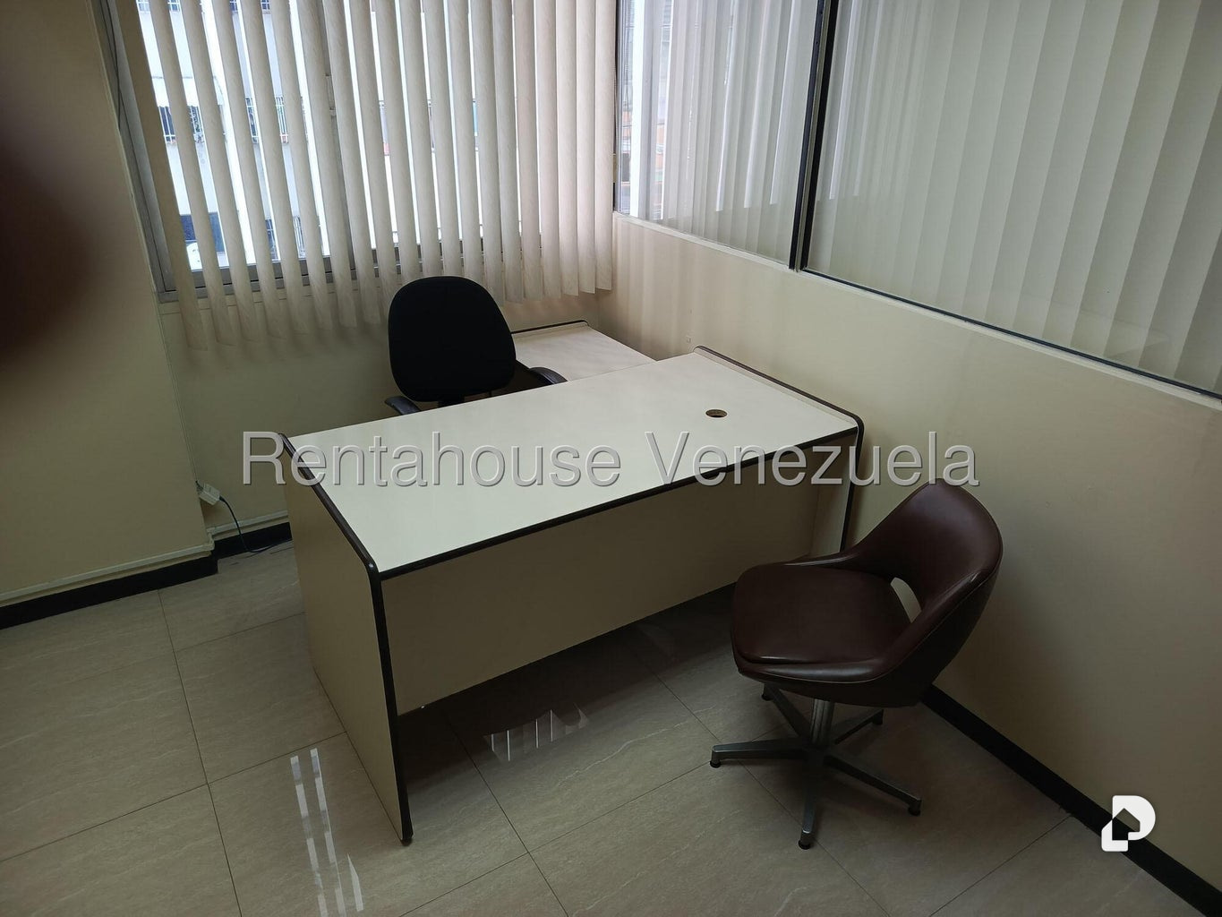 Local comercial en Parroquia La Candelaria, Caracas – 29
