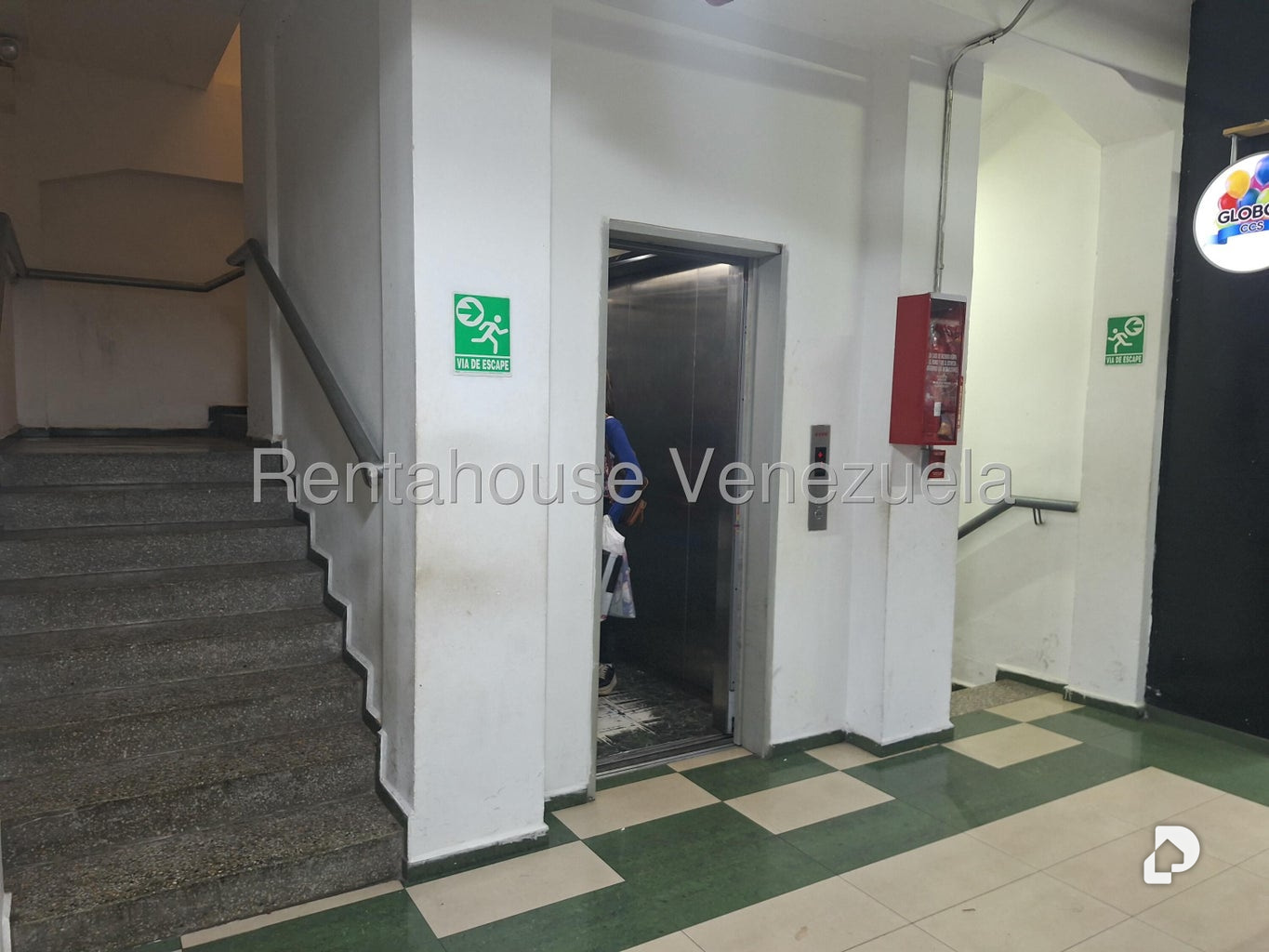 Local comercial en Parroquia La Candelaria, Caracas – 5