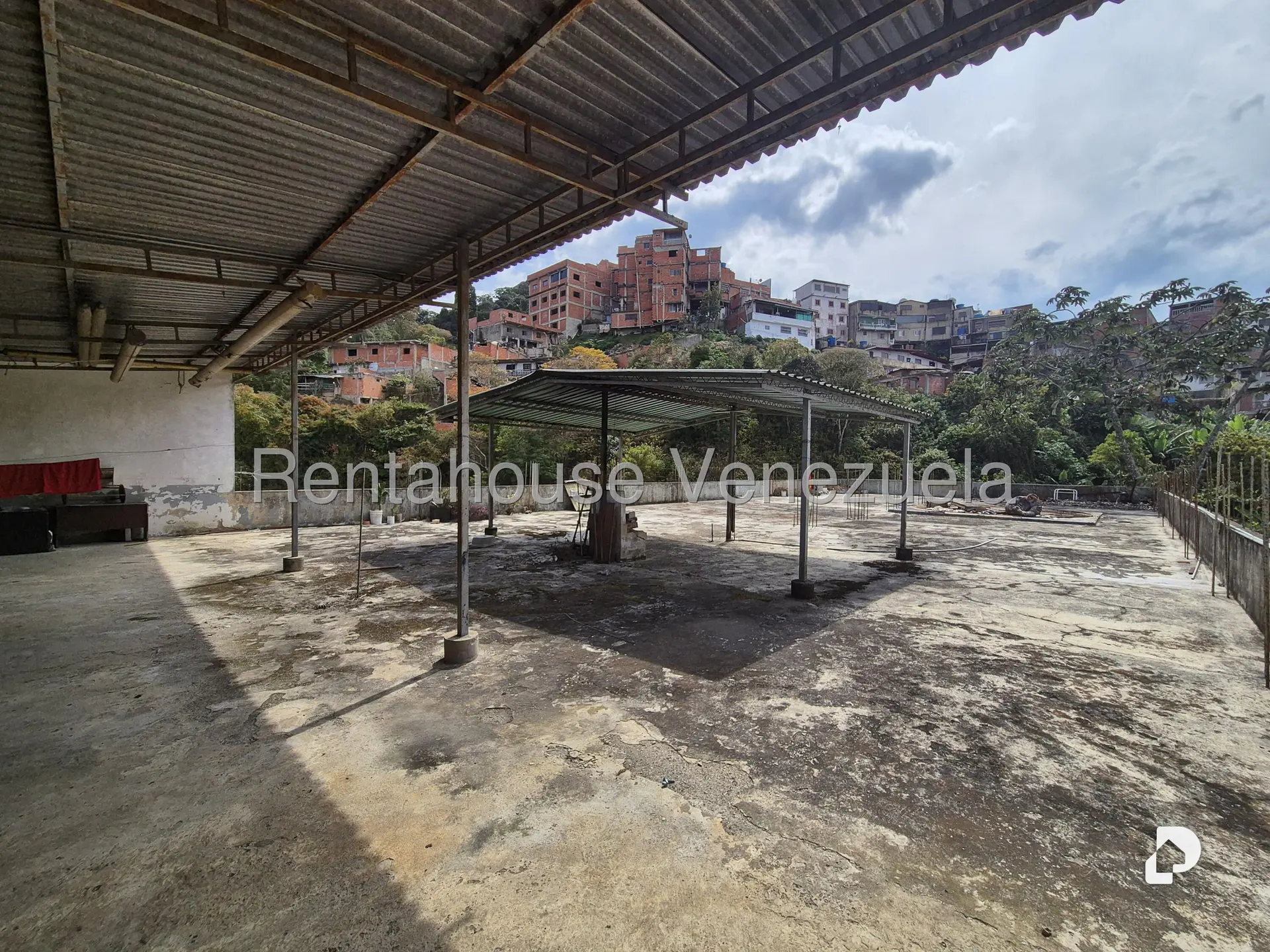 Edificio en El Junquito, Caracas