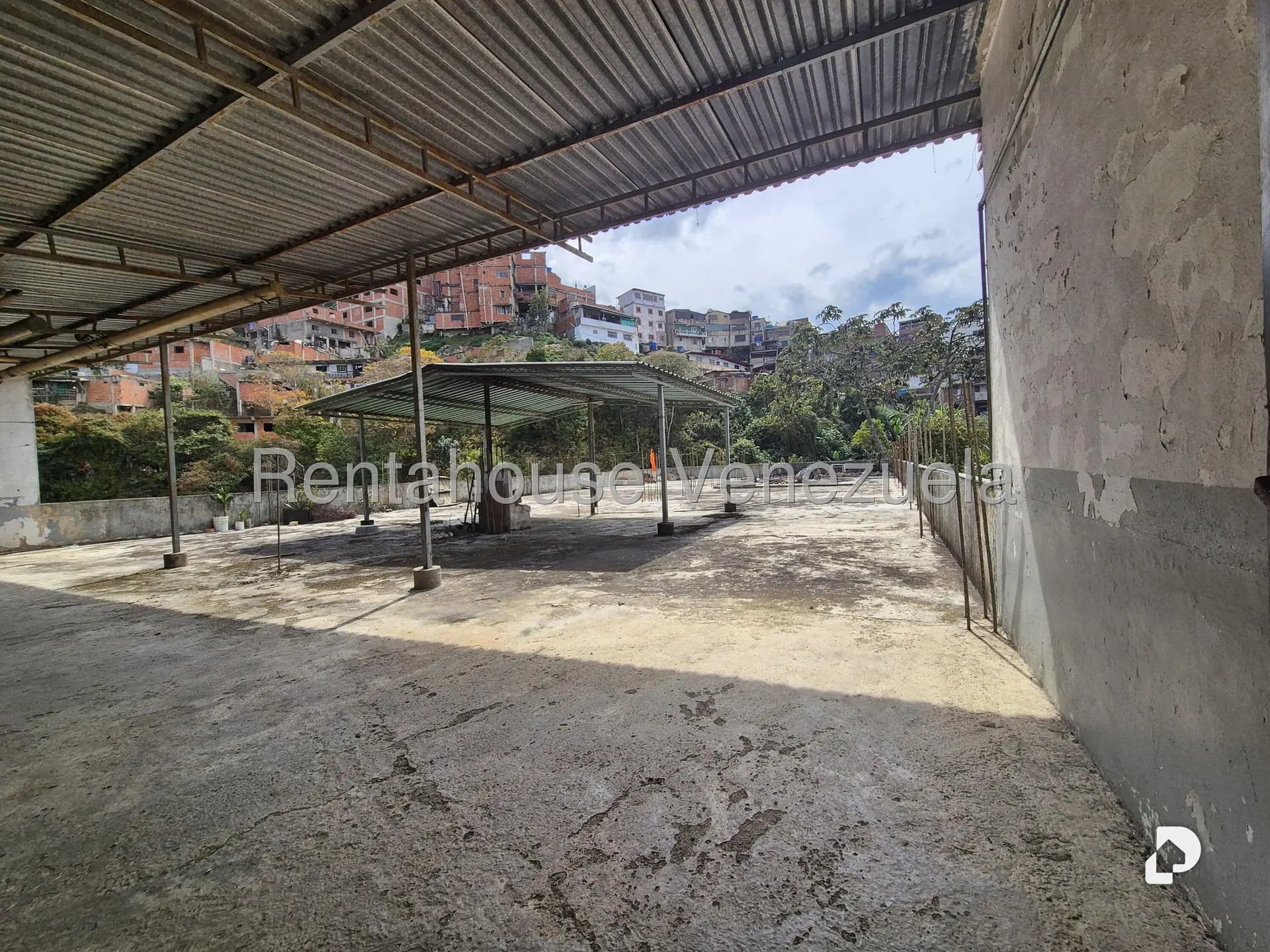 Edificio en El Junquito, Caracas