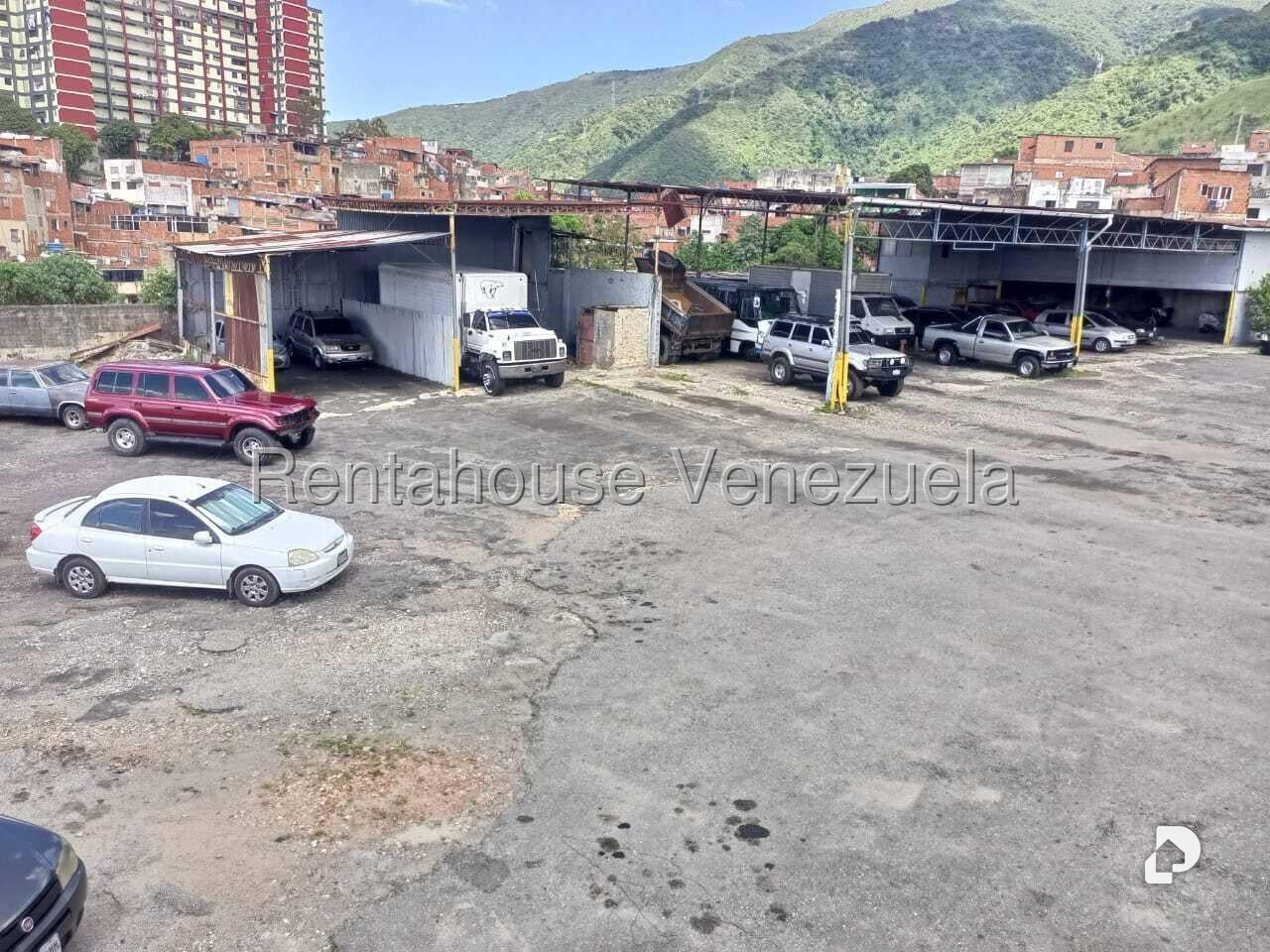 Garaje/Estacionamiento en Catia, Caracas – 13