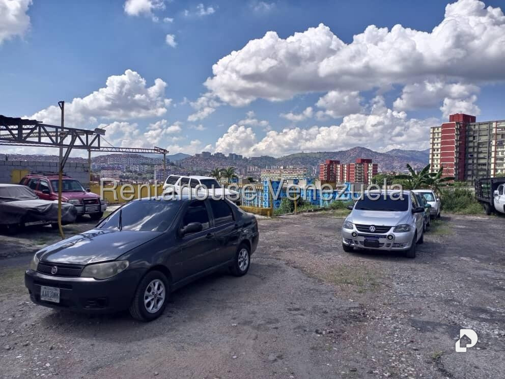 Garaje/Estacionamiento en Catia, Caracas – 24