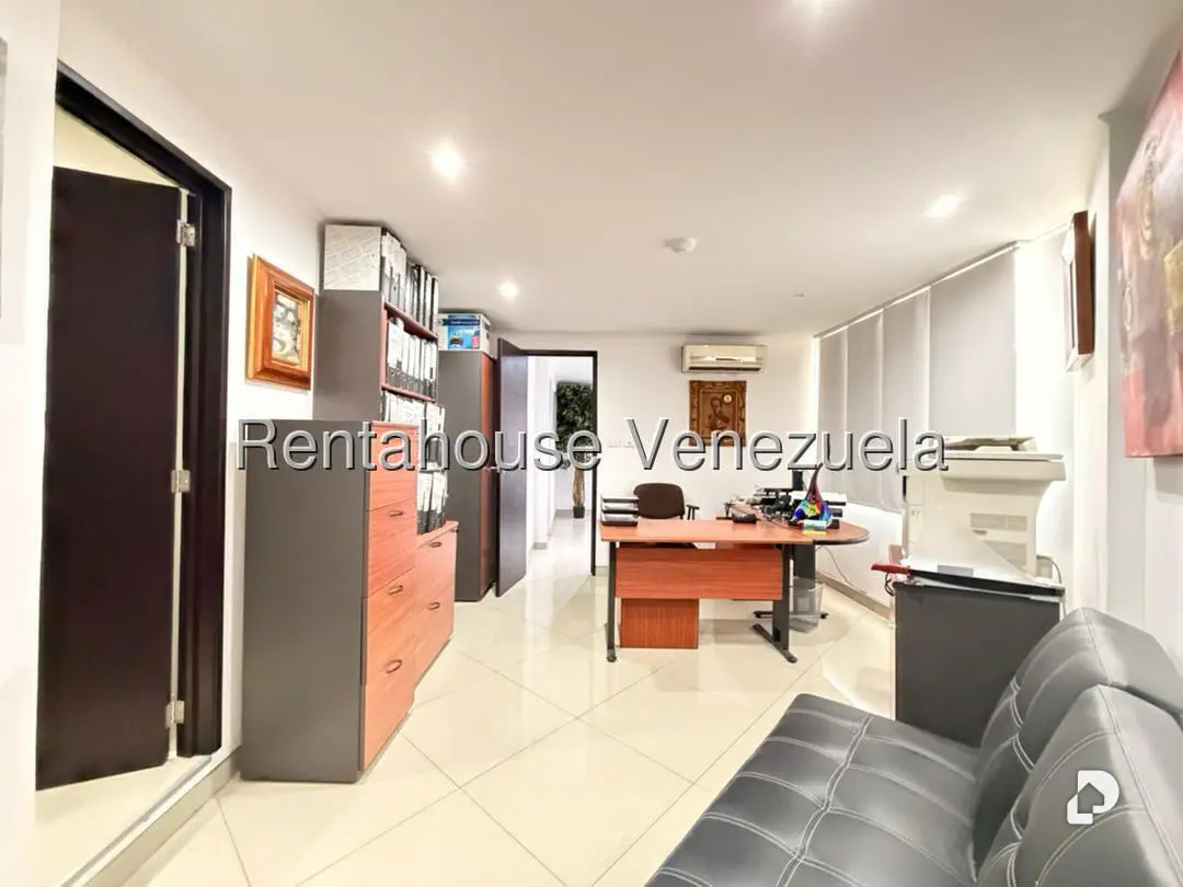 Commercial space in Plaza Venezuela, Caracas – 6