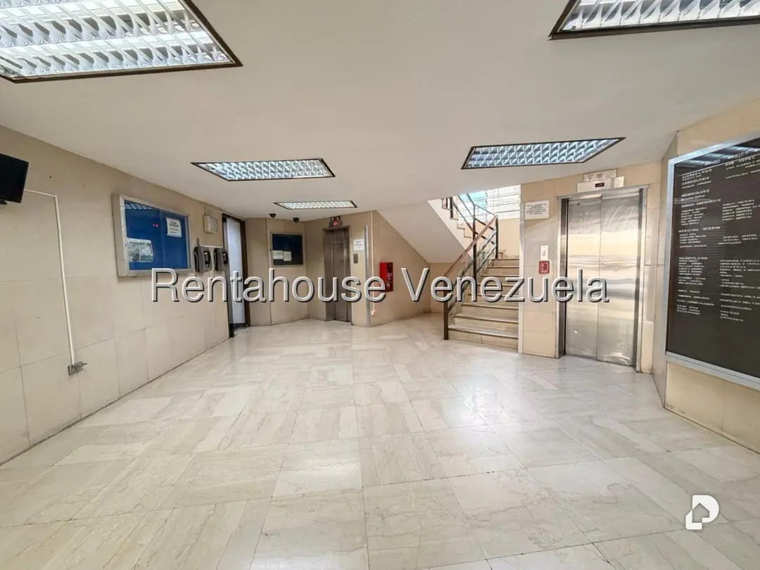 Commercial space in Plaza Venezuela, Caracas – 4