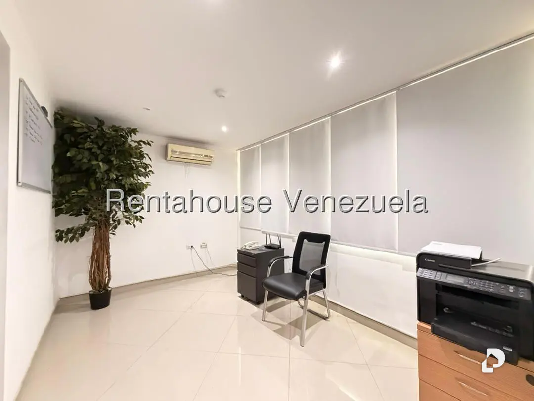 Commercial space in Plaza Venezuela, Caracas – 8
