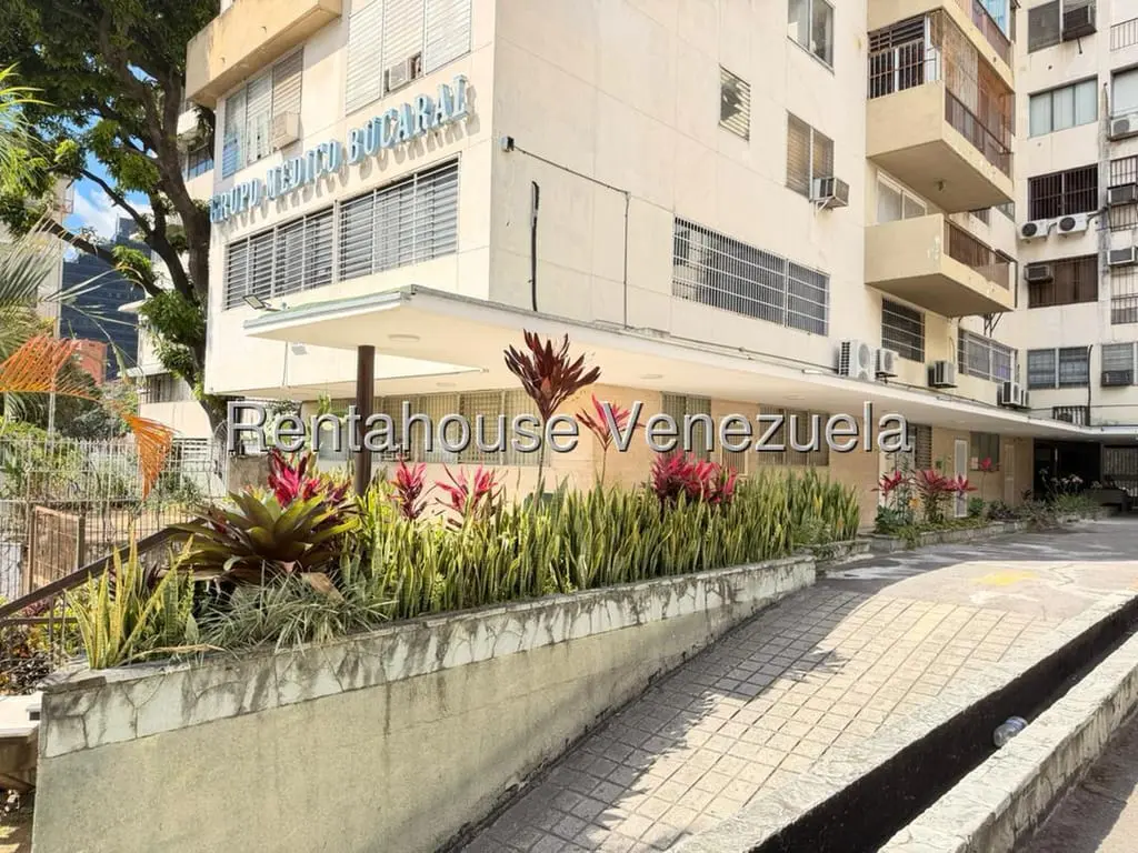 Commercial space in Plaza Venezuela, Caracas - 1