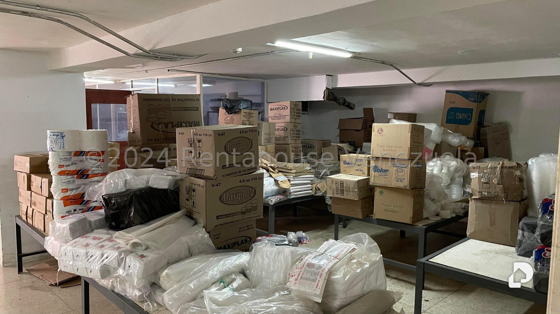Local comercial en Los Chaguaramos, Caracas – 12