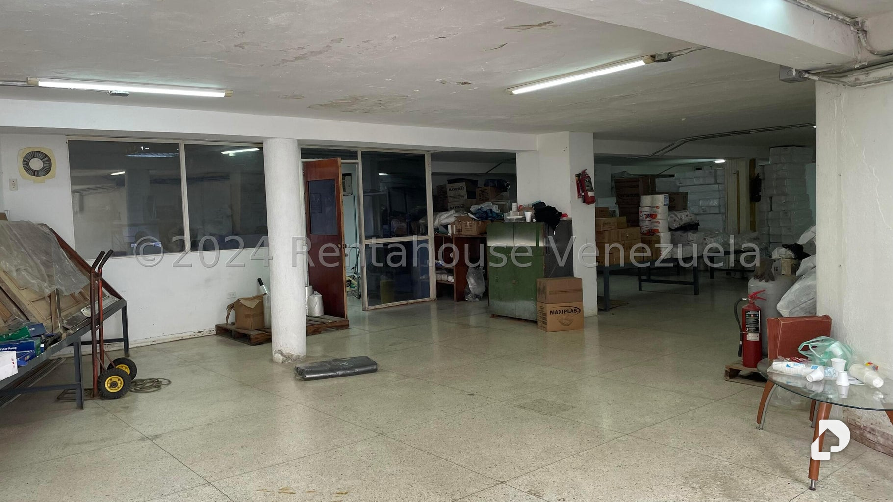 Local comercial en Los Chaguaramos, Caracas – 14