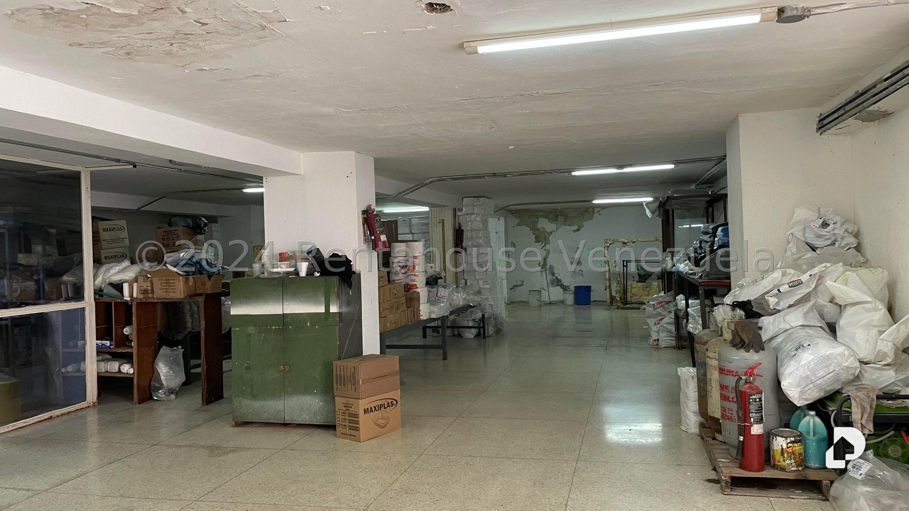 Local comercial en Los Chaguaramos, Caracas – 13