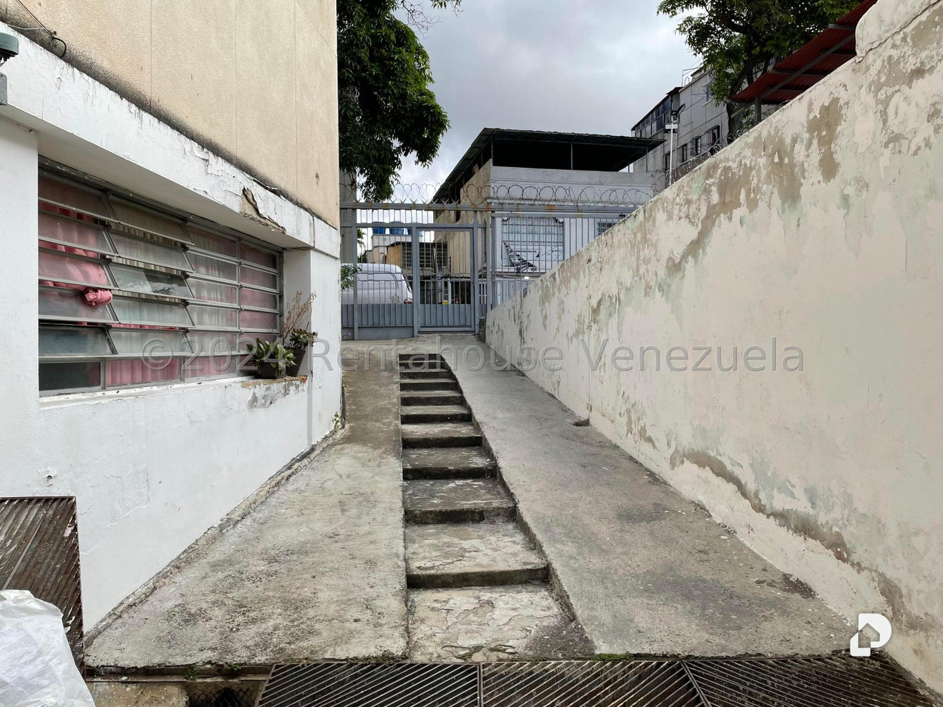 Local comercial en Los Chaguaramos, Caracas – 19