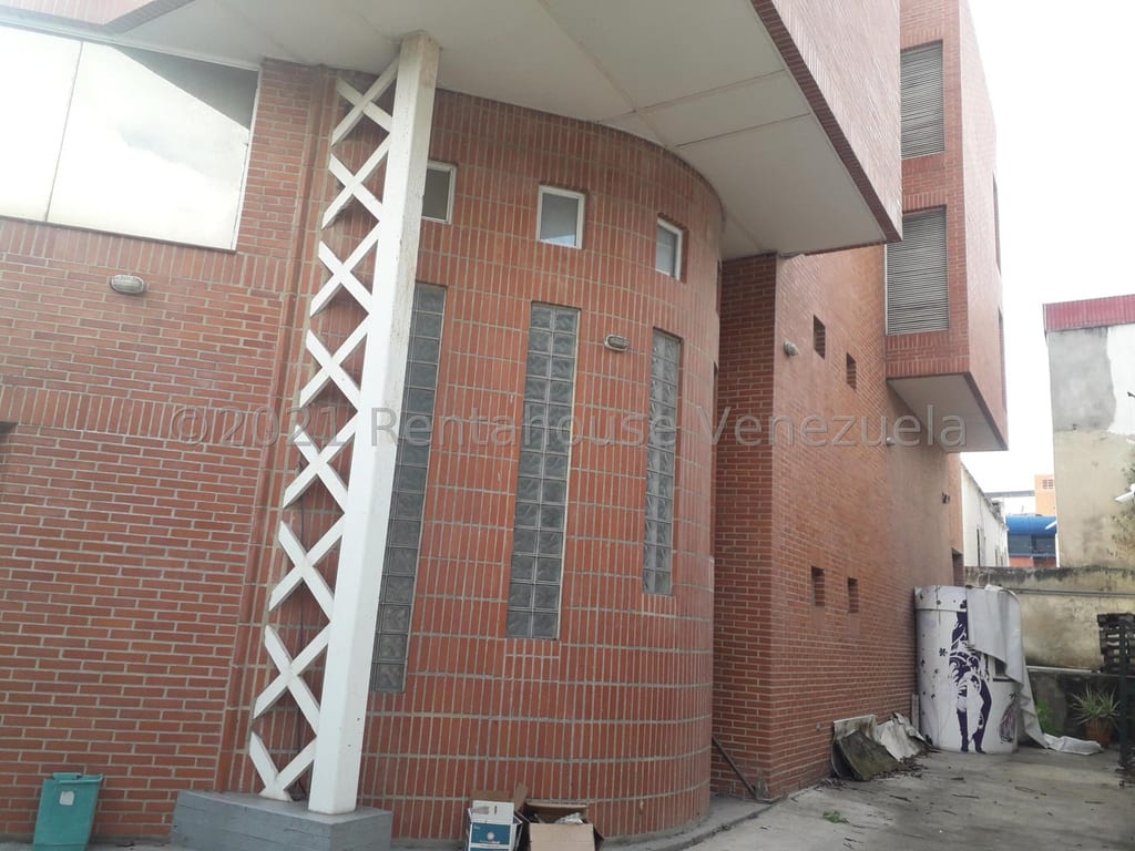 Local comercial en Los Chaguaramos, Caracas - 1