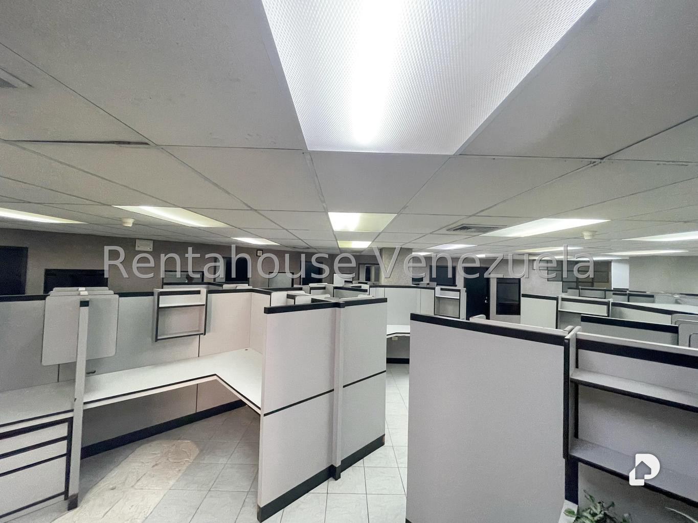 Local comercial en La Urbina, Caracas – 15