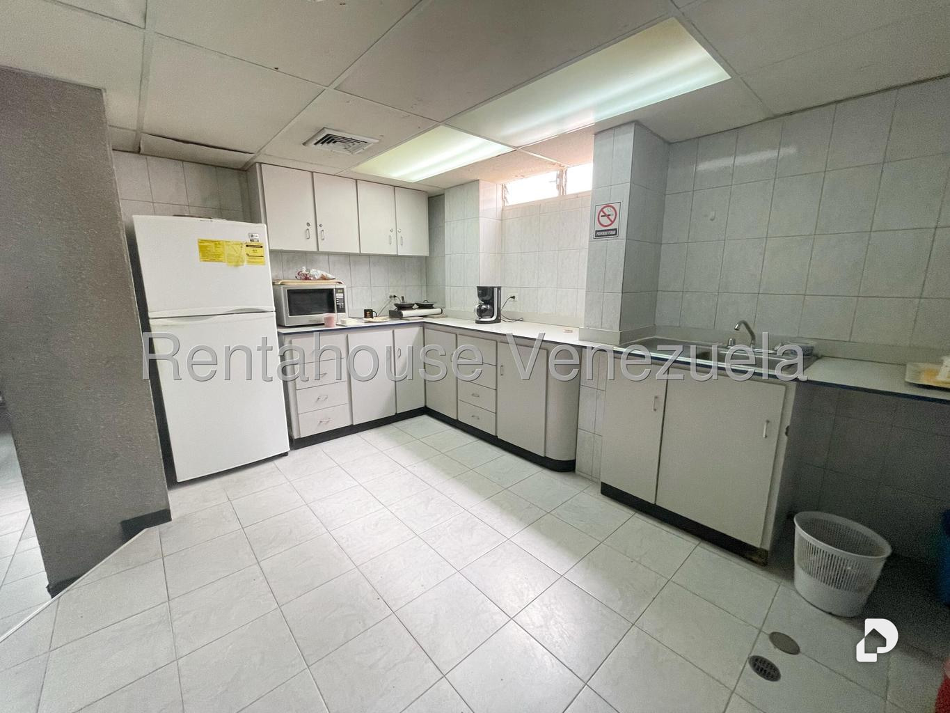Local comercial en La Urbina, Caracas – 20