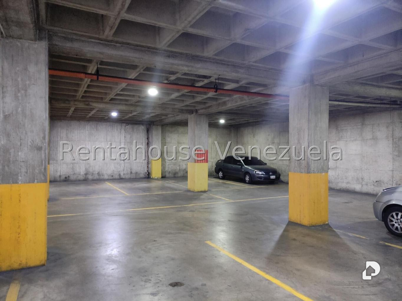 Local comercial en La Urbina, Caracas – 23