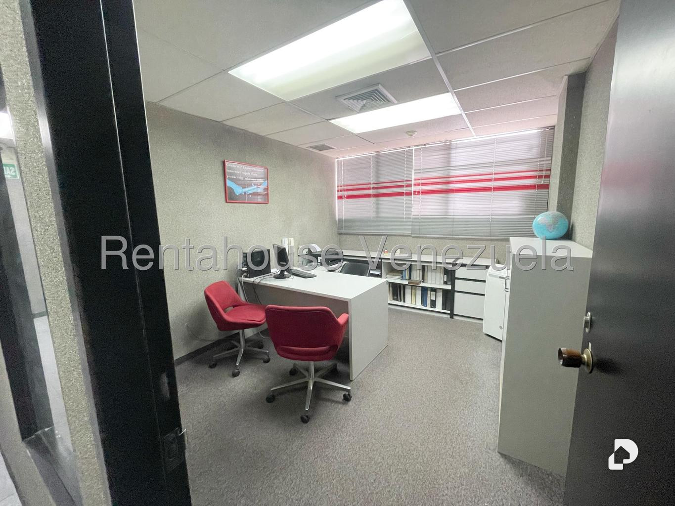 Local comercial en La Urbina, Caracas – 11