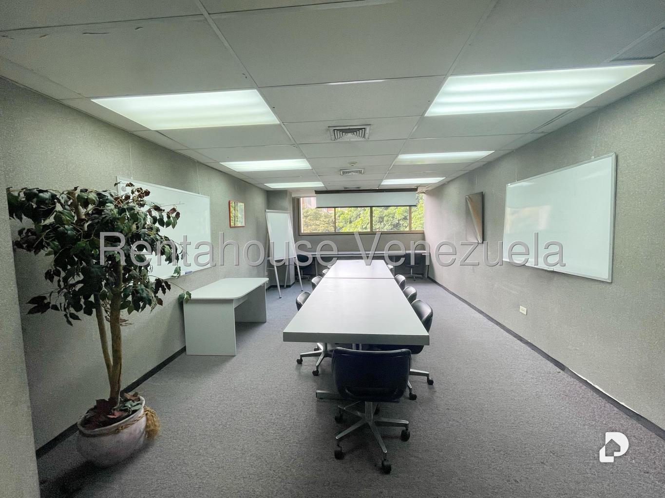 Local comercial en La Urbina, Caracas – 9