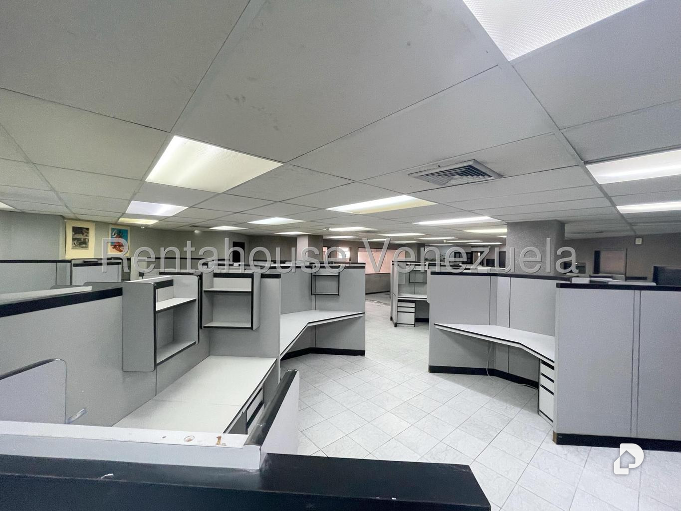 Local comercial en La Urbina, Caracas – 14