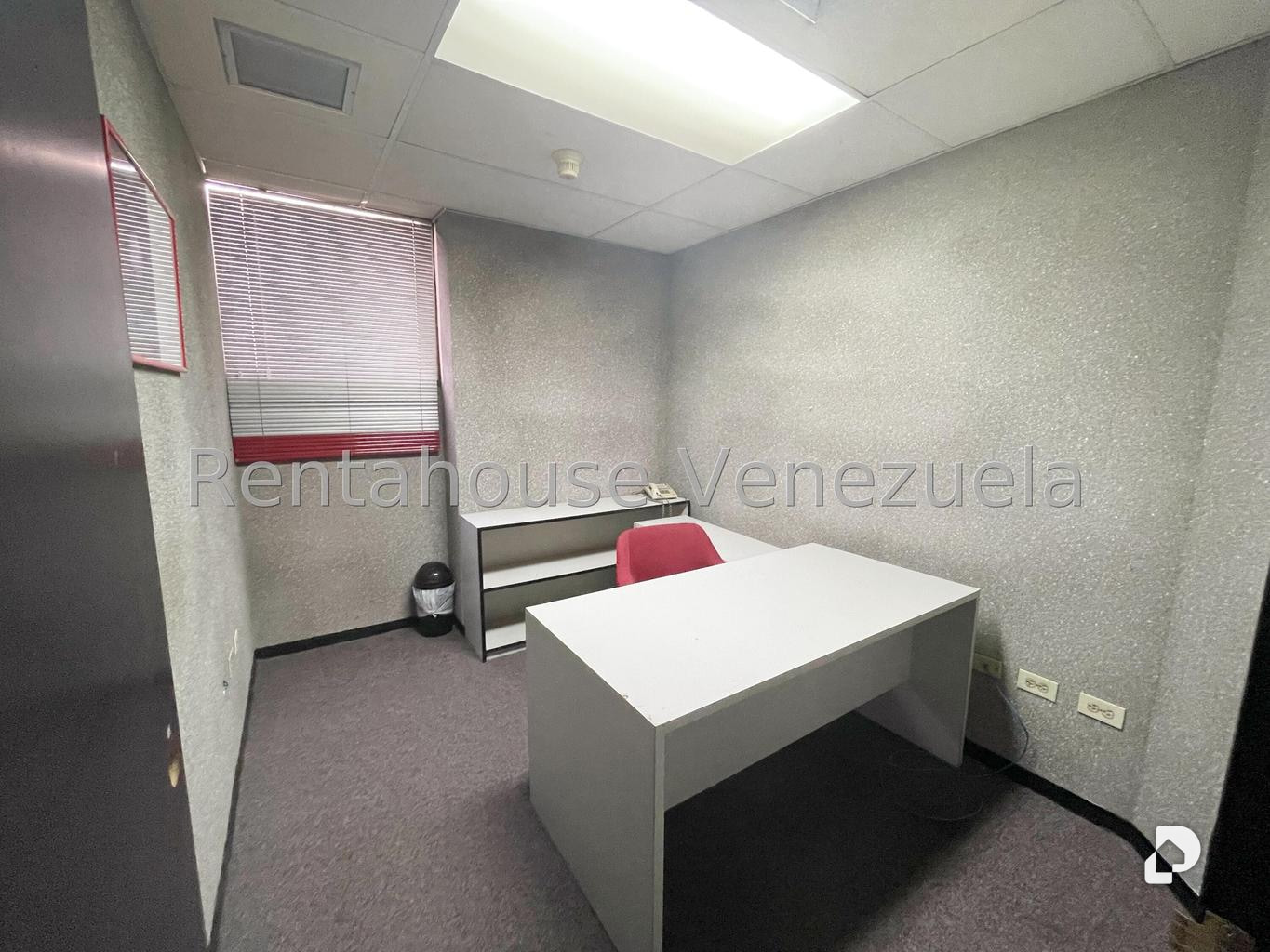 Local comercial en La Urbina, Caracas – 19