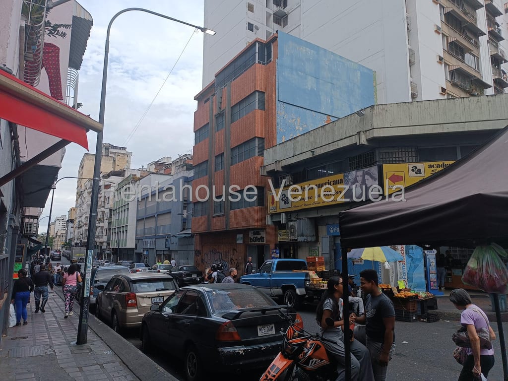 Edificio en La Candelaria, Caracas - 1