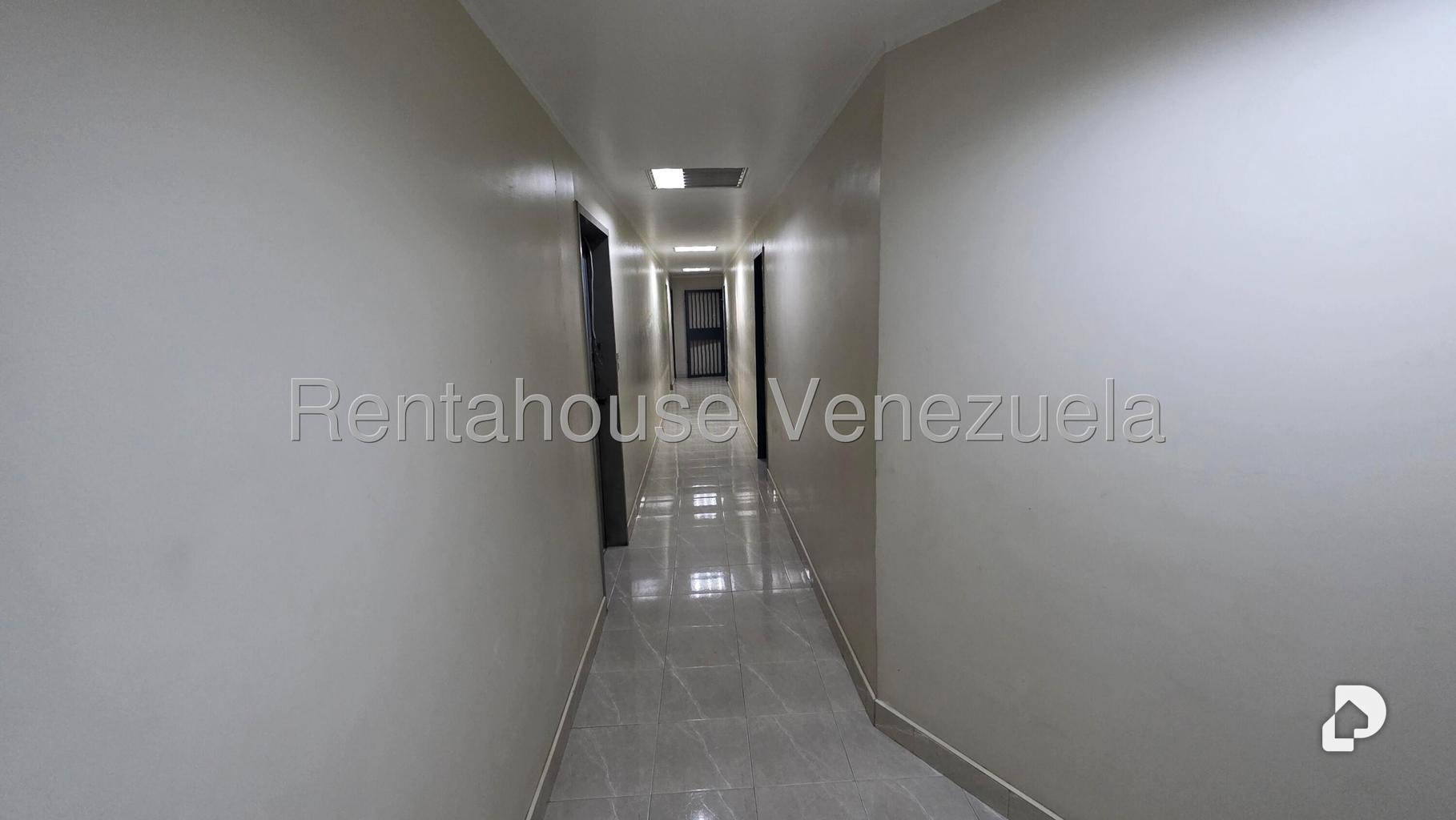 Edificio en La Trinidad, Caracas – 12