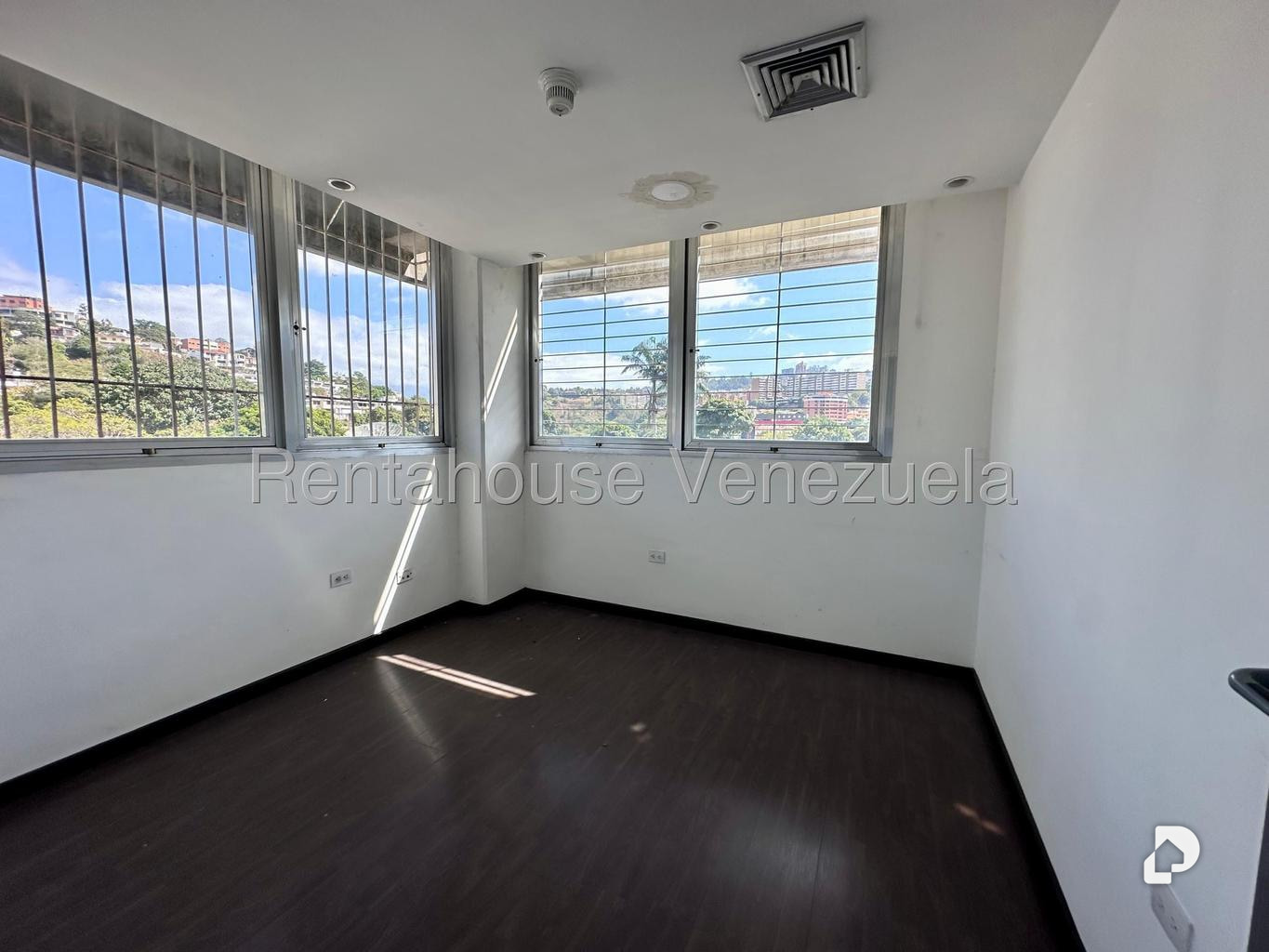 Oficina en La Trinidad, Caracas – 21