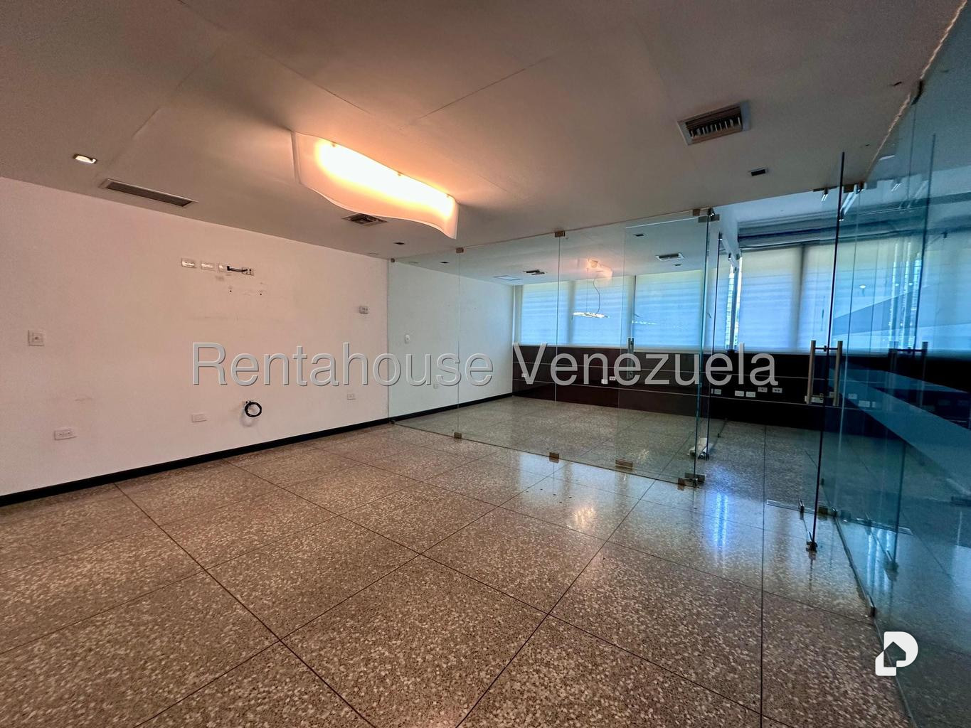 Oficina en La Trinidad, Caracas – 16