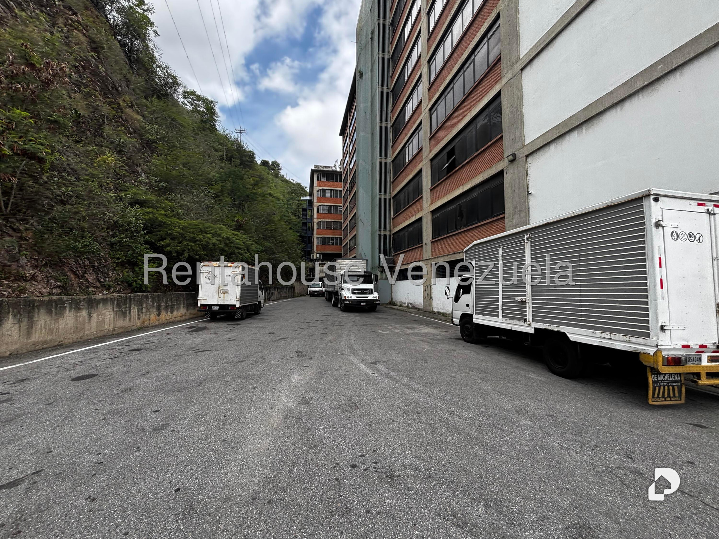 Galpón en El Valle, Caracas – 25