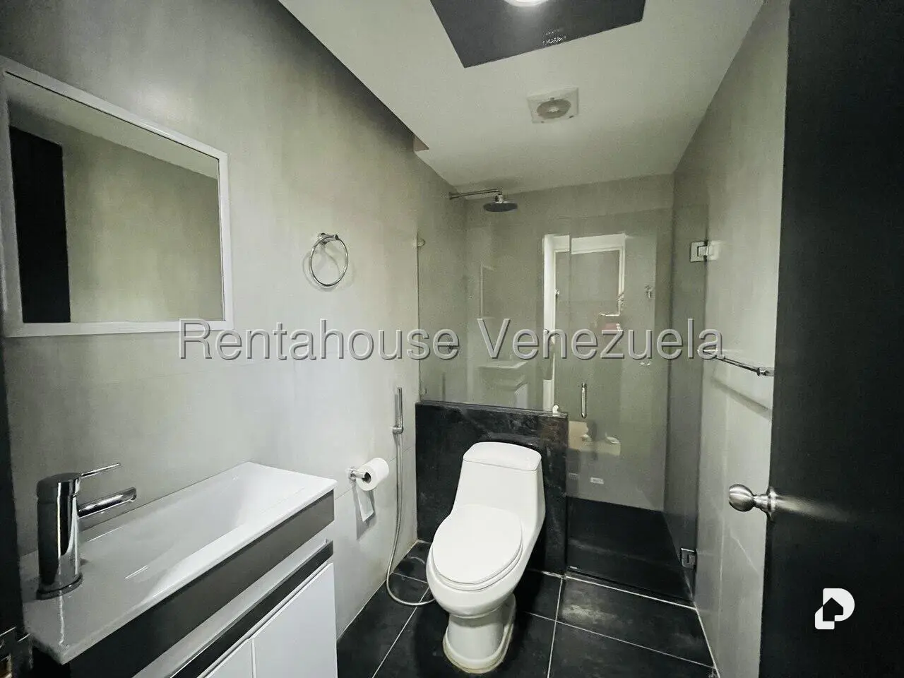Local comercial en Macaracuay, Caracas – 26