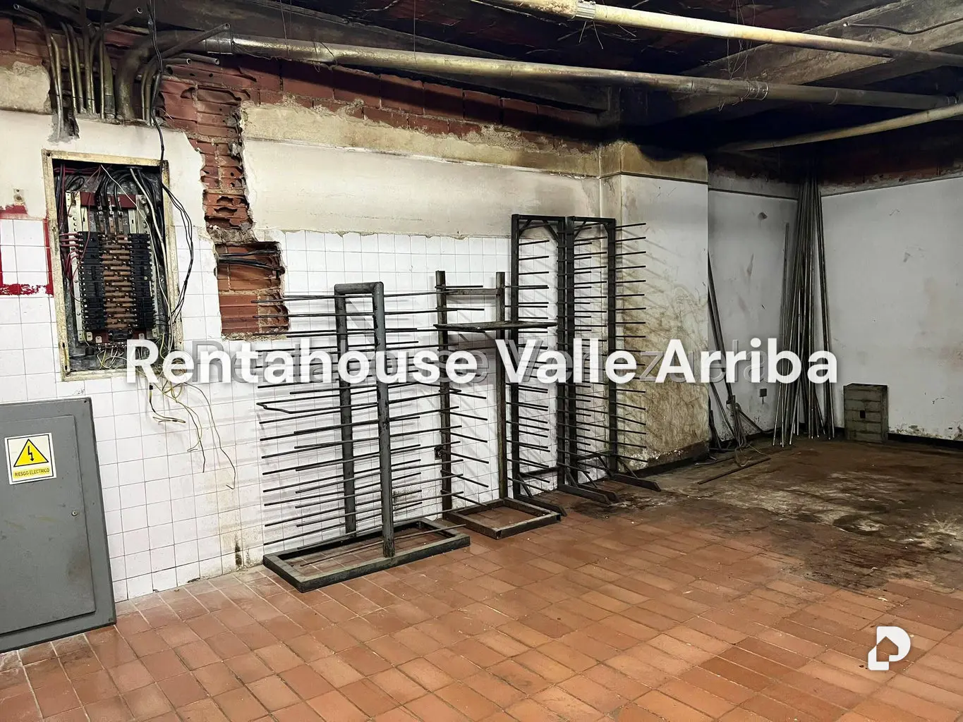 Local comercial en La Urbina, Caracas – 19