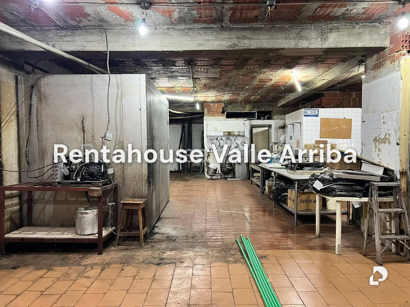Local comercial en La Urbina, Caracas – 18