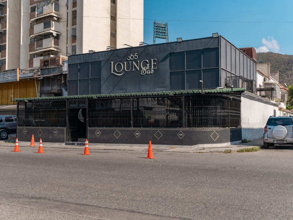 Local comercial en El Paraíso, Caracas - 1