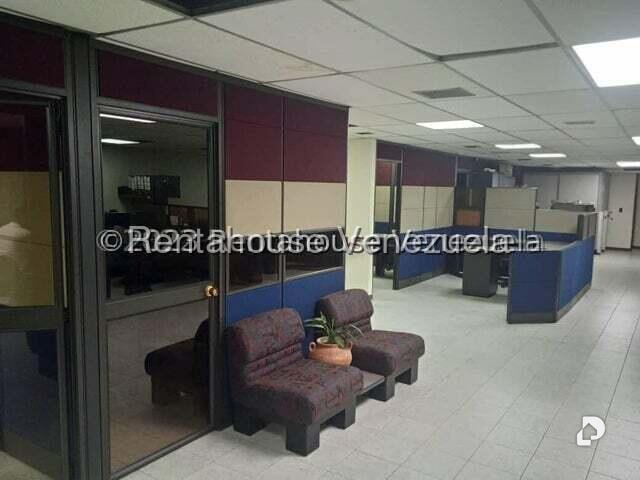 Local comercial en La Urbina, Caracas – 11
