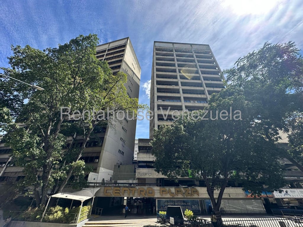 Oficina en Los Palos Grandes, Caracas - 1
