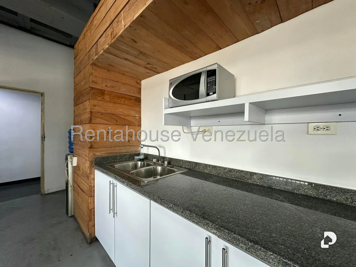 Oficina en Los Palos Grandes, Caracas