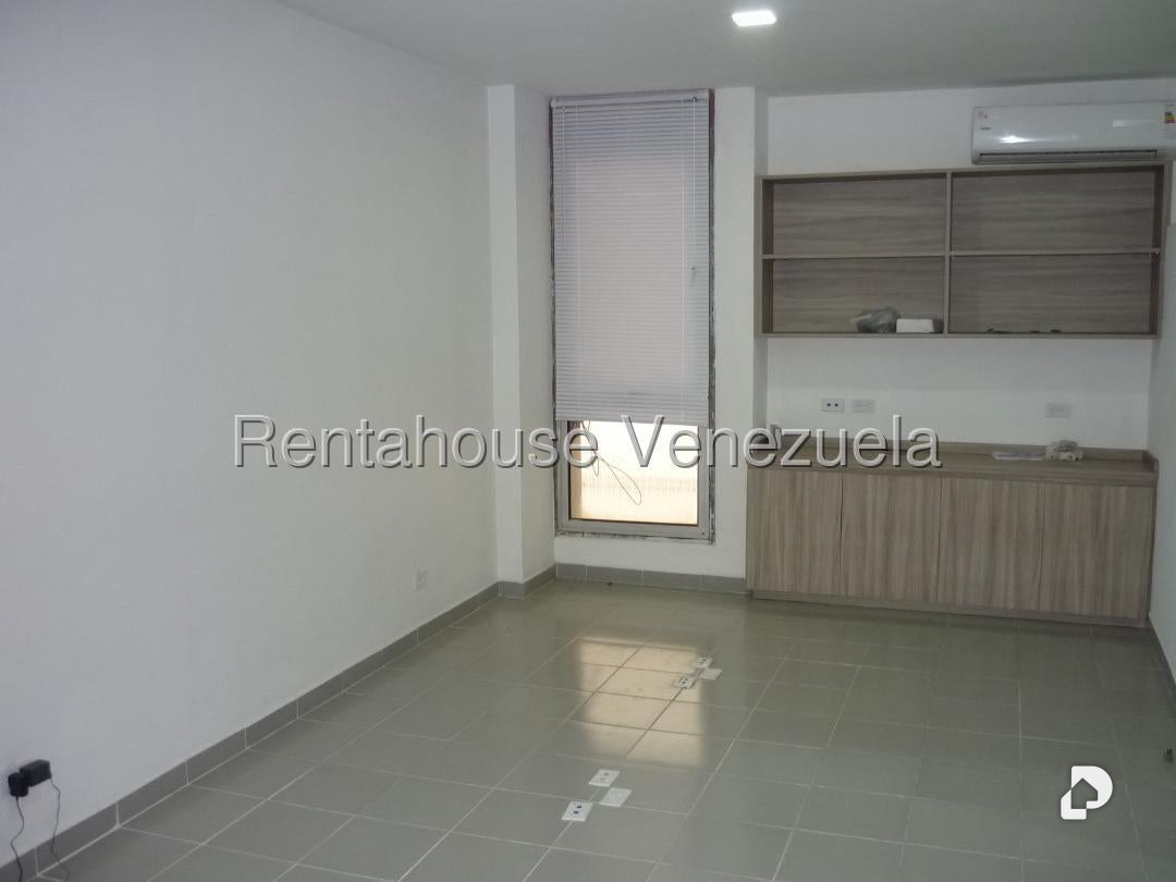 Local comercial en Los Dos Caminos, Caracas – 2