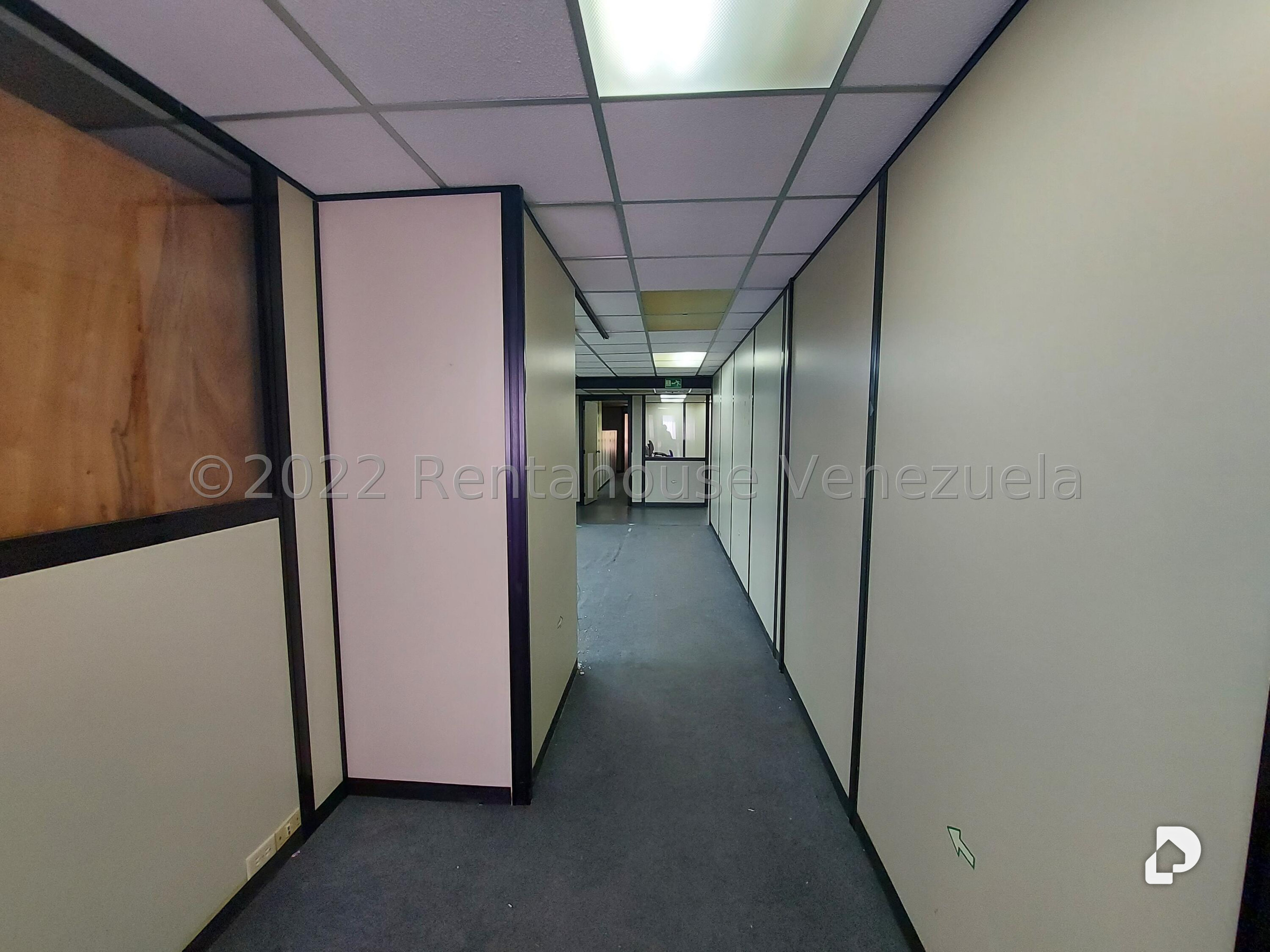 Oficina en Terrazas del Ávila, Caracas – 12