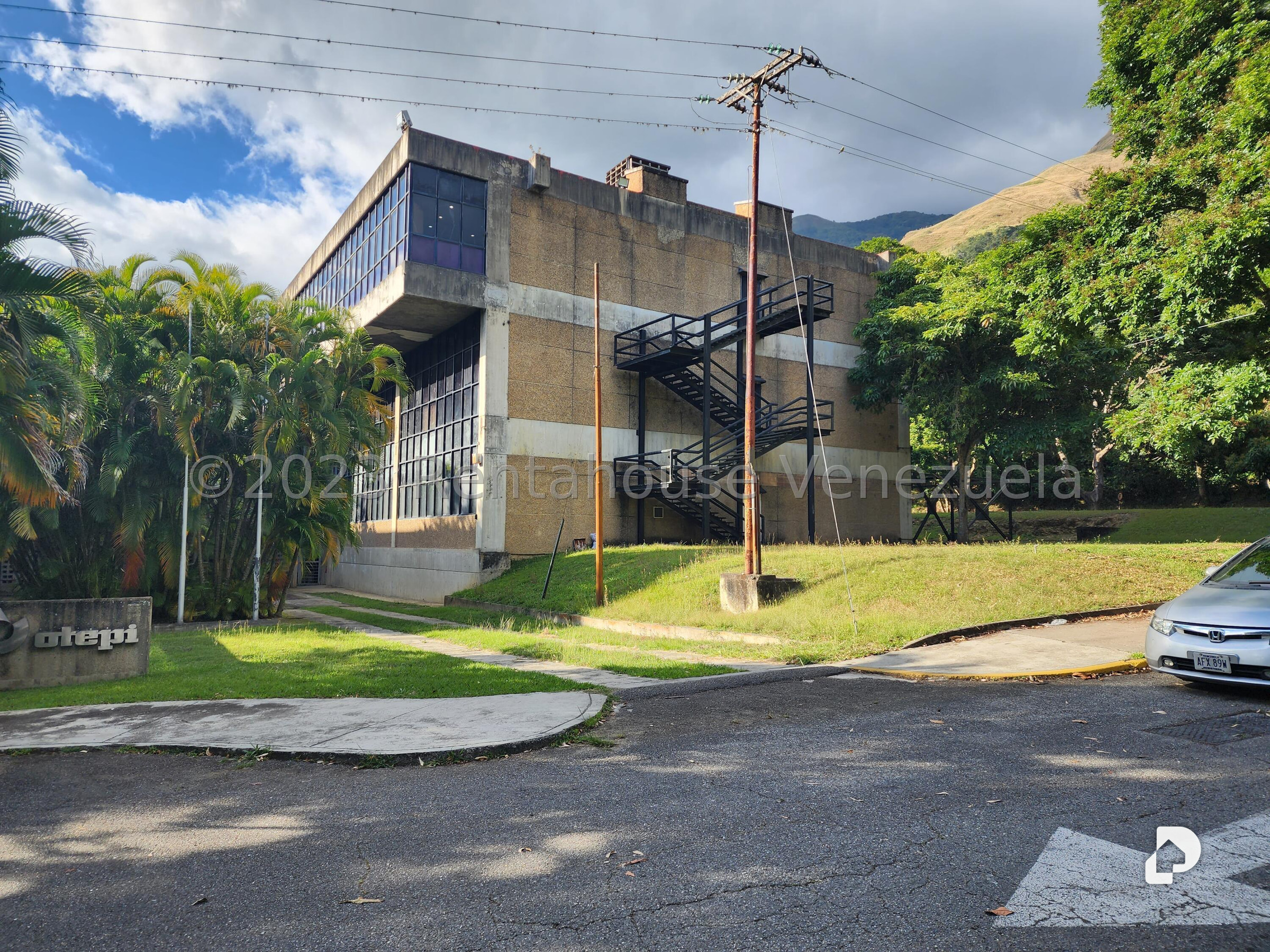 Oficina en Terrazas del Ávila, Caracas – 1