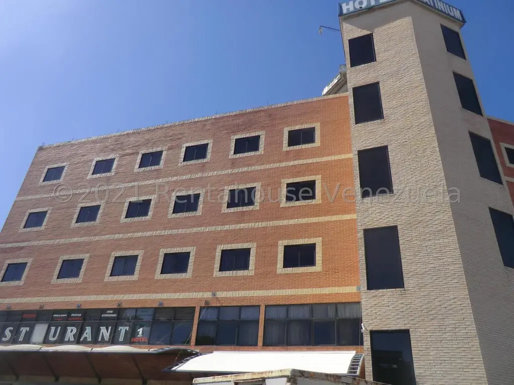 Building in Guatire - 1