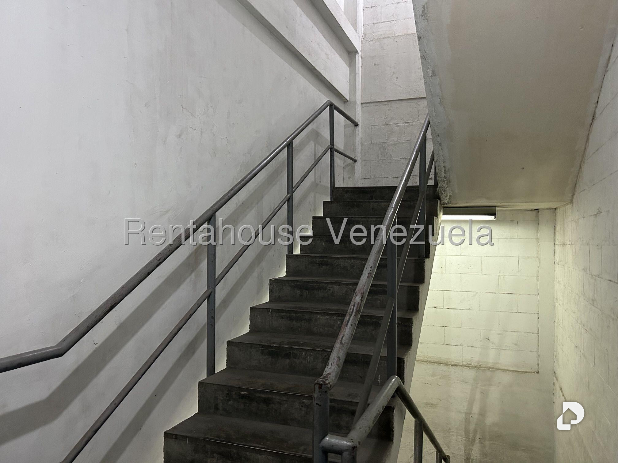 Galpón en Los Cortijos de Lourdes, Caracas