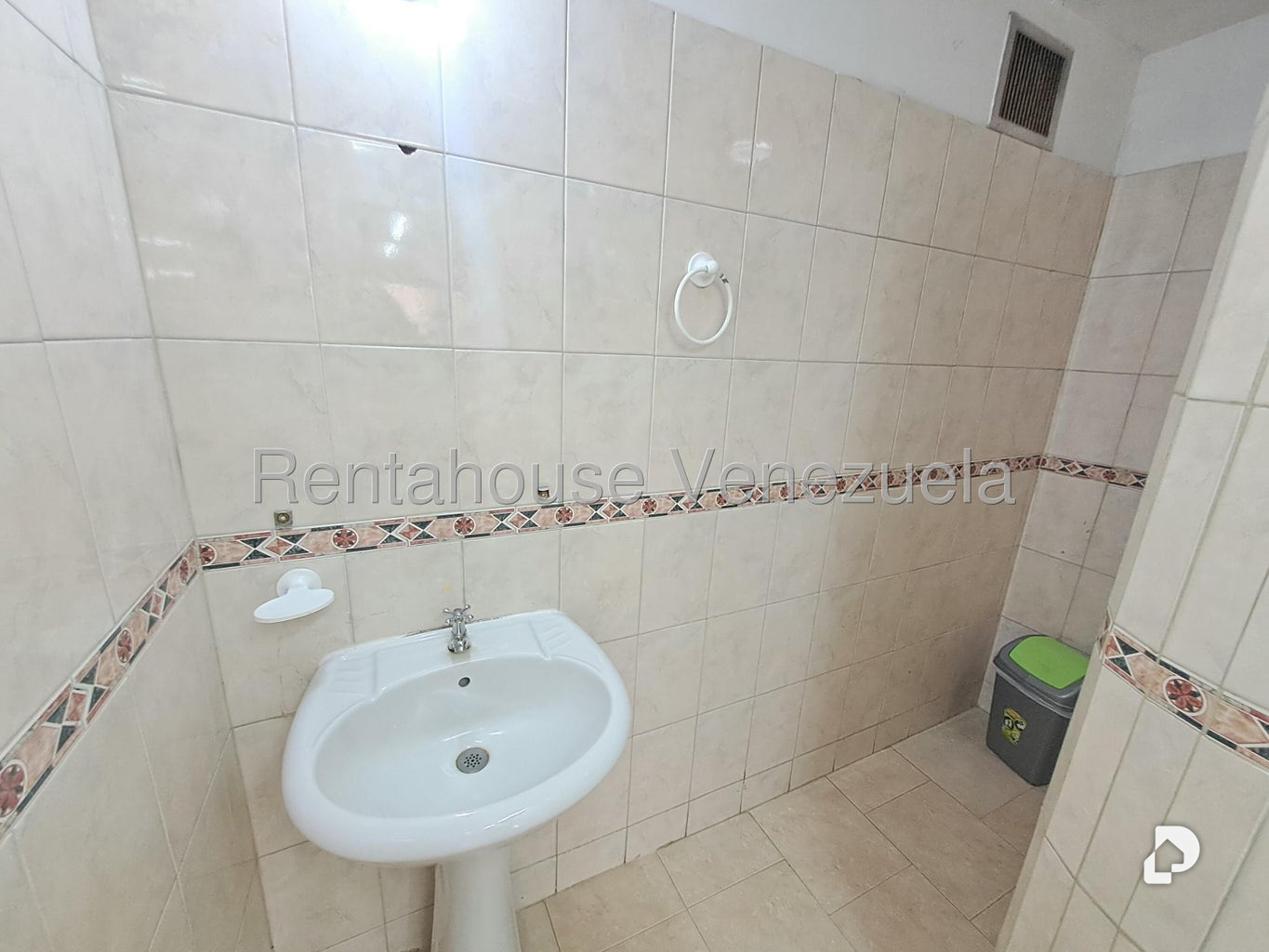 Apartamento en Los Palos Grandes, Caracas – 17
