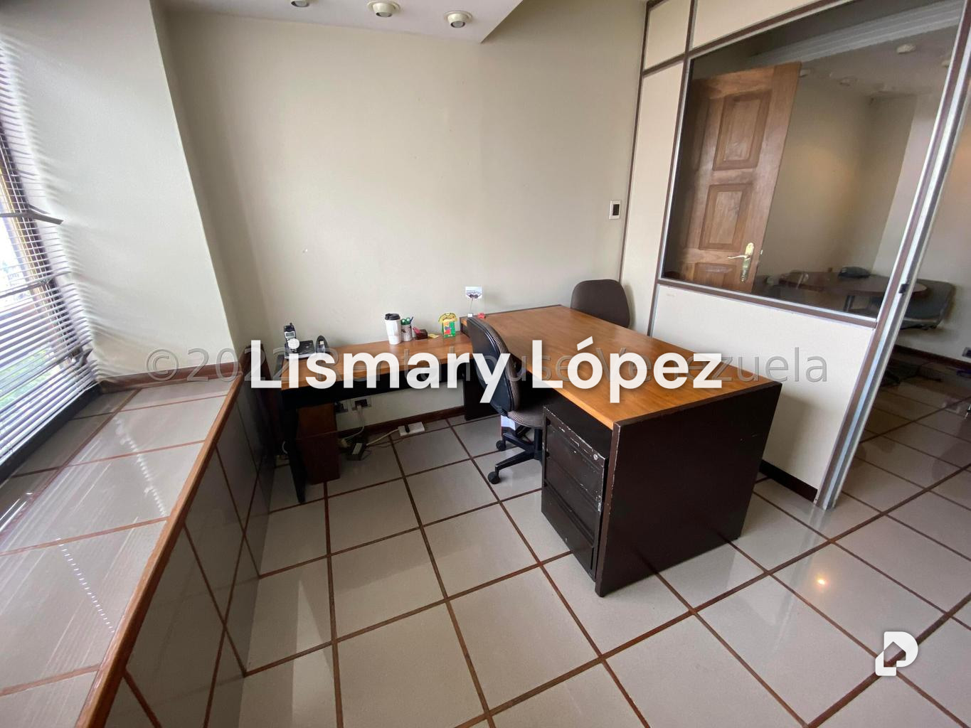 Office in El Marqués, Caracas – 12