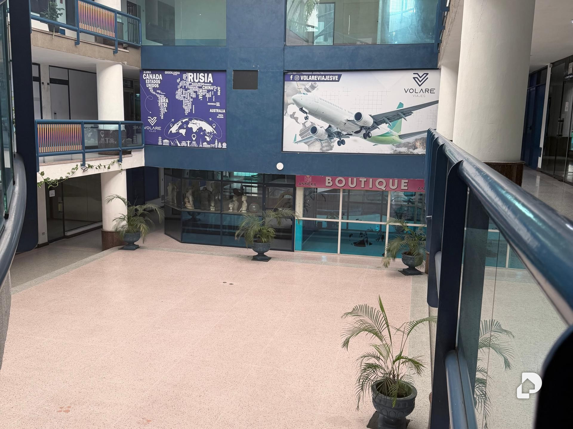 Local comercial en Parroquia Urbana San José, Valencia – 2
