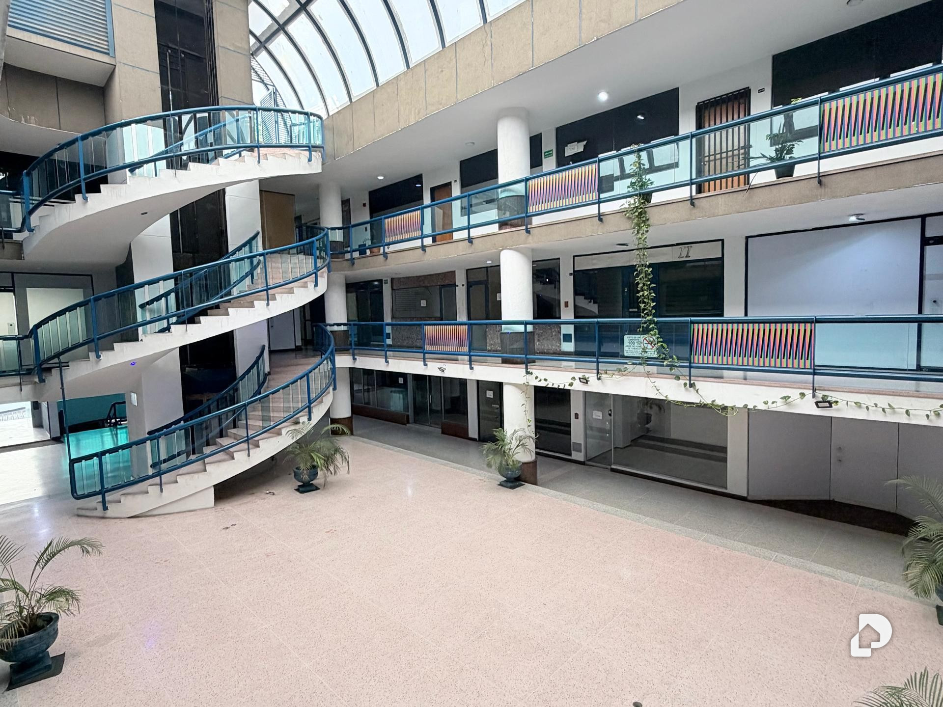Local comercial en Parroquia Urbana San José, Valencia – 6